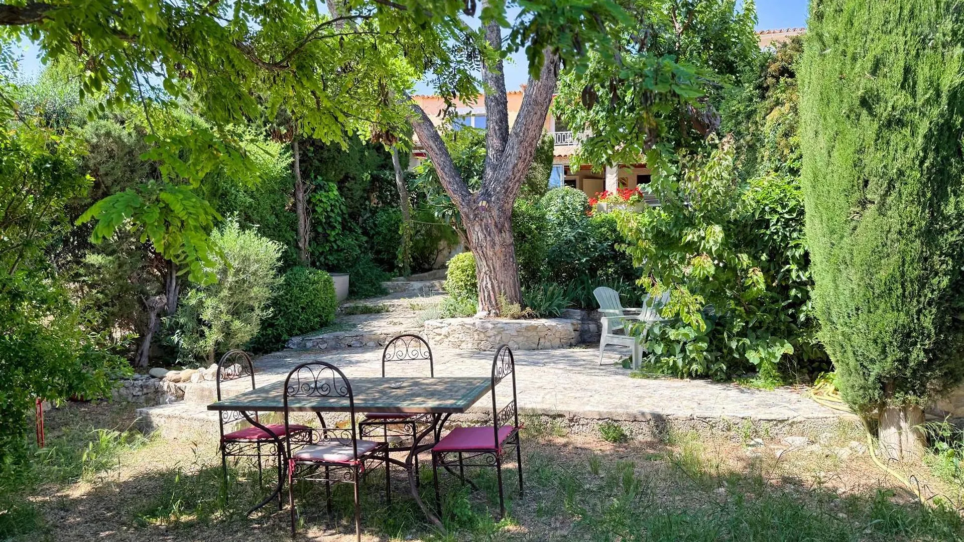 Maison Au Calme Avec Jardin Marseille 0*,  Francie